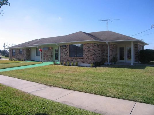 Exterior, Facade, Brick Facade, Ranch