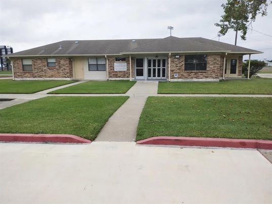 Exterior, Facade, Brick Facade, Ranch