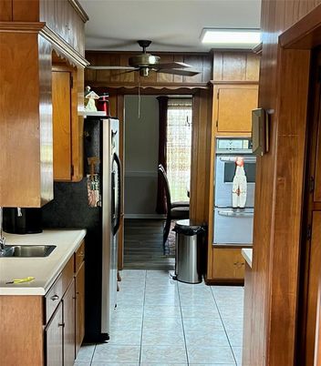 Interior, Kitchen, Washer, Wood Texture Flooring