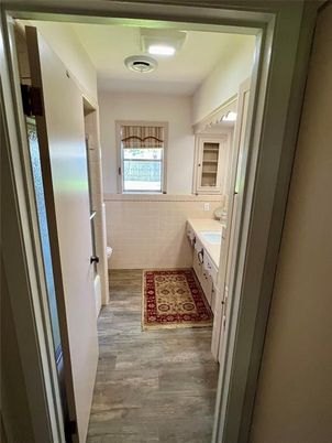 Bathroom, Interior, Recessed Lighting, Wood Texture Flooring