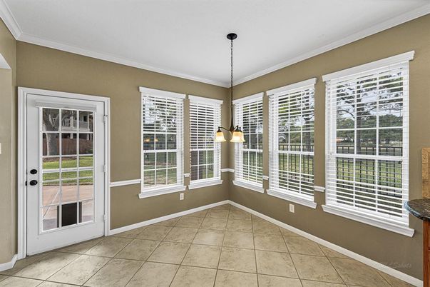 Empty room, Interior, Pendant Lights