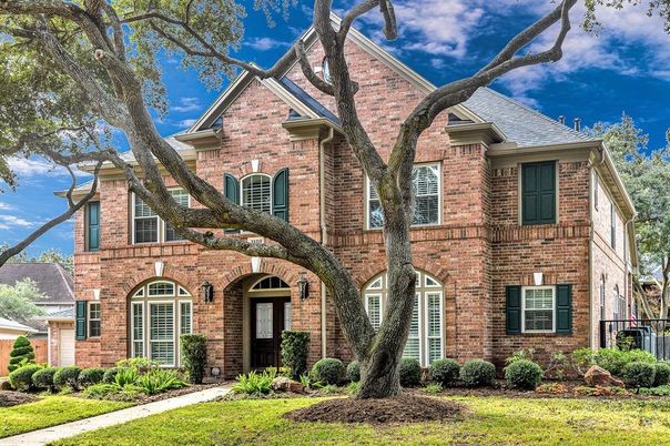 Exterior, Facade, Brick Facade, Brick Traditional