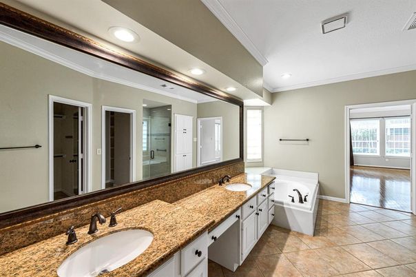 Bathroom, Dual Sink Vanities, Interior, Recessed Lighting