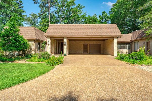 Backyard, Exterior, Facade, Ranch