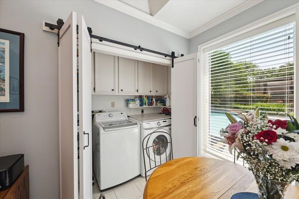 Interior, Washer, Wood Texture Flooring