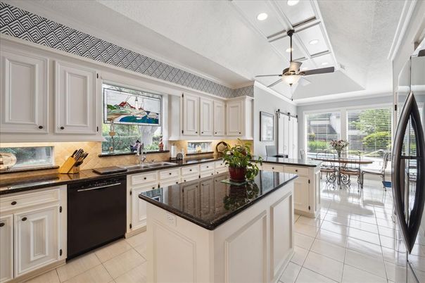 Dining room, Interior, Kitchen, Recessed Lighting