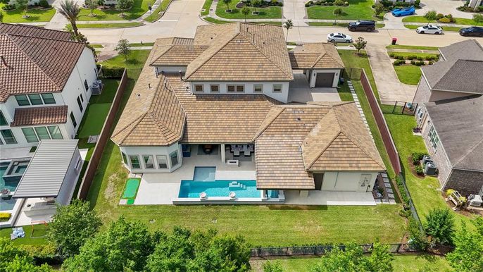 Exterior, Drone