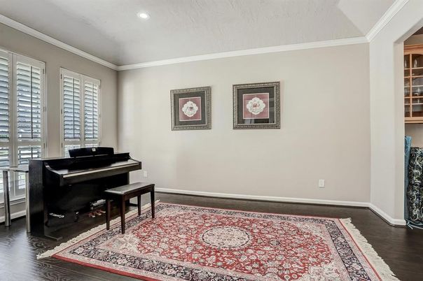 Interior, Piano, Recessed Lighting, Wood Texture Flooring