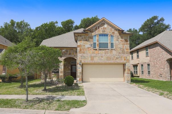 Attached, Exterior, Facade, Brick Traditional