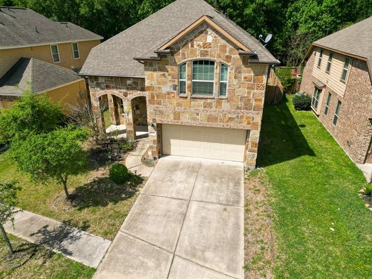 Attached, Exterior, Facade, Brick Traditional