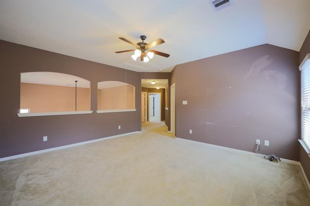 Empty room, Interior