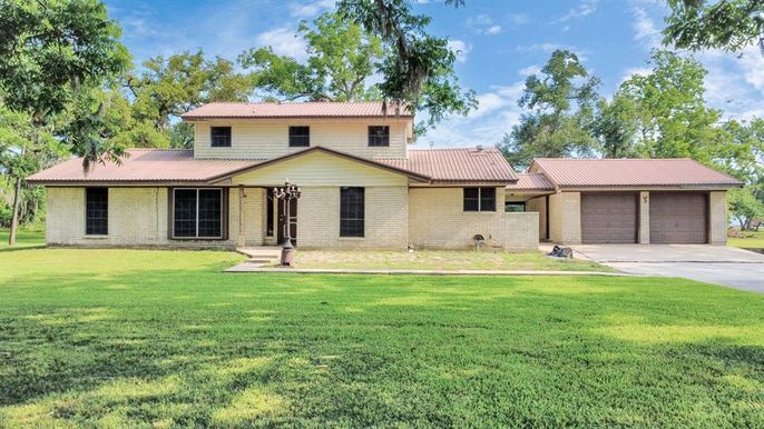 Attached, Backyard, Exterior, Facade, Brick Facade, Ranch