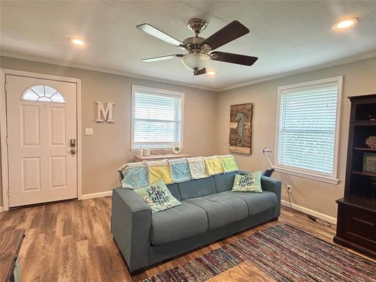 Interior, Recessed Lighting, Wood Texture Flooring