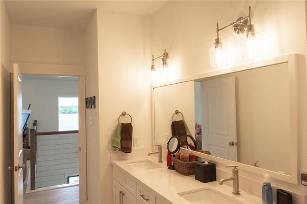 Bathroom, Dual Sink Vanities, Interior