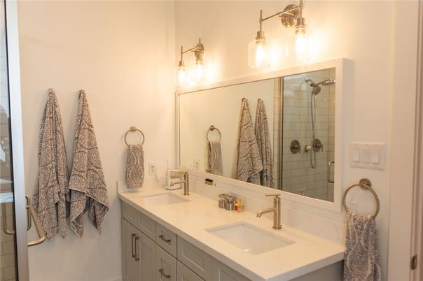 Bathroom, Dual Sink Vanities, Interior