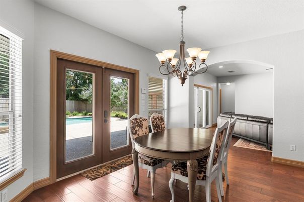 Chandelier, Dining room, Interior, Recessed Lighting, Wood Texture Flooring