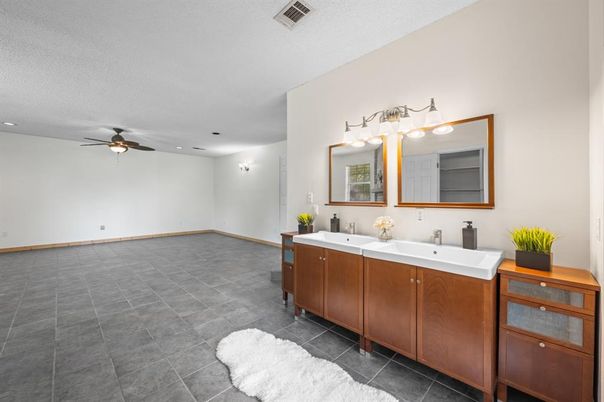Bathroom, Dual Sink Vanities, Interior, Recessed Lighting