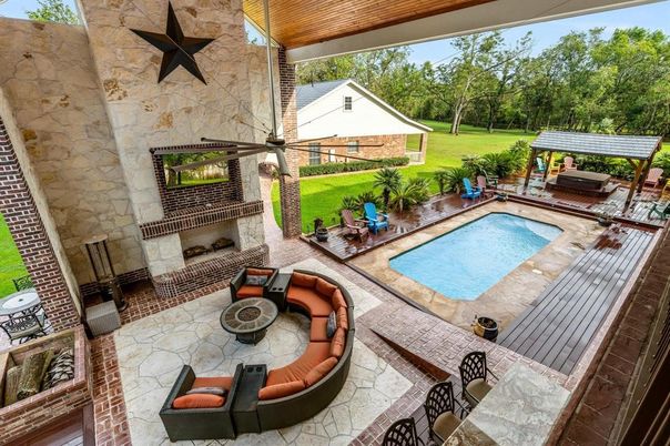 Exterior, Fireplace, Pool