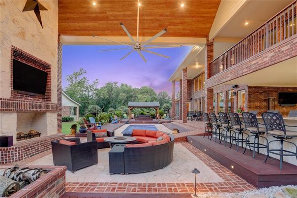 Exterior, Fireplace