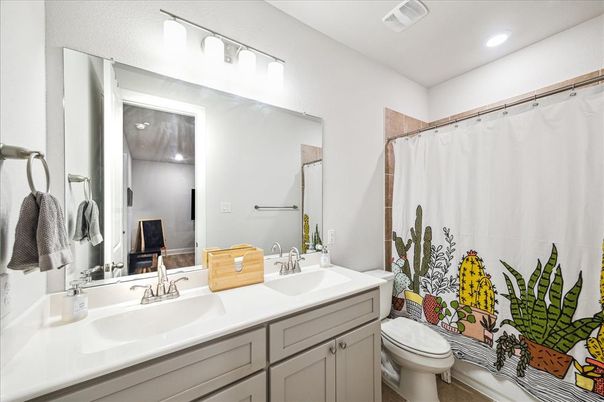 Bathroom, Dual Sink Vanities, Interior, Recessed Lighting