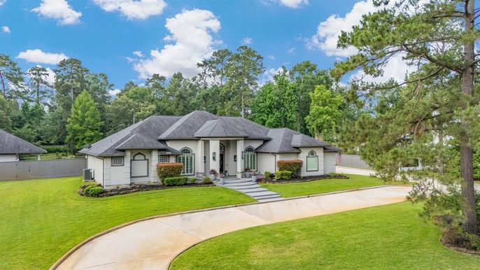 Backyard, Exterior, Facade, French Provincial