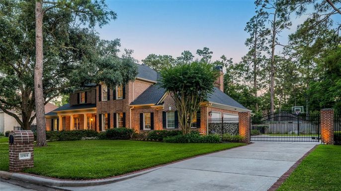 Exterior, Facade, Brick Facade, French Provincial