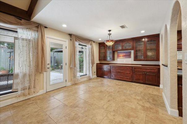 Chandelier, Empty room, Interior, Pendant Lights, Recessed Lighting