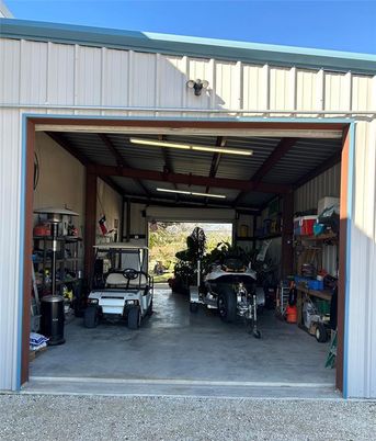 Exterior, Garage