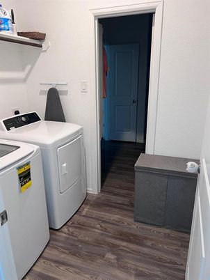 Interior, Washer, Wood Texture Flooring
