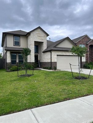 Attached, Exterior, Facade, Brick Facade, American Craftsman