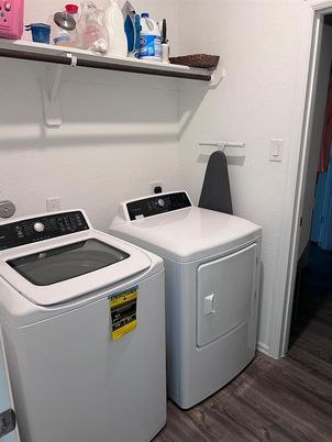 Interior, Washer, Wood Texture Flooring