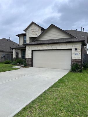 Attached, Exterior, Facade, American Craftsman