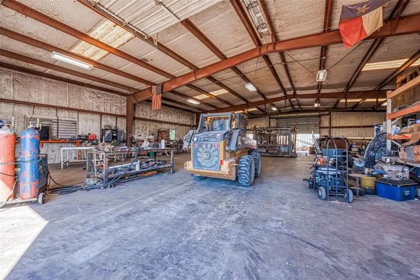 Garage, Interior, Wooden Beams
