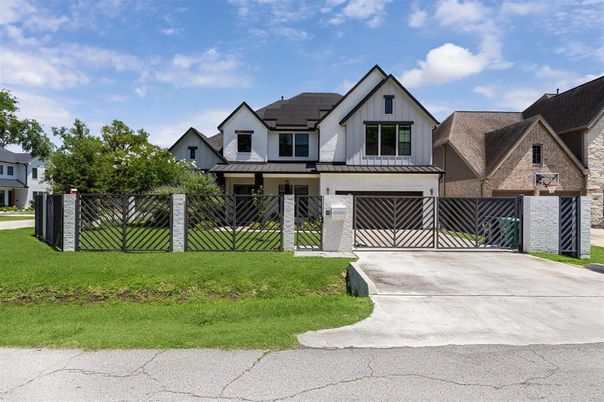 Attached, Exterior, Facade, Farmhouse
