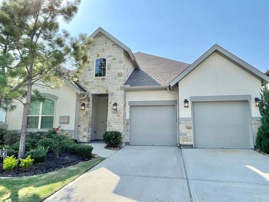 Attached, Exterior, Facade, Brick Traditional