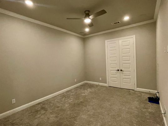 Empty room, Interior, Recessed Lighting