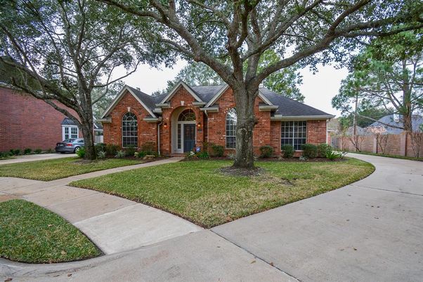 Exterior, Facade, Brick Facade, Brick Traditional