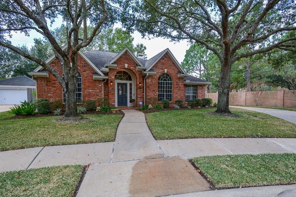 Exterior, Facade, Brick Facade, Brick Traditional