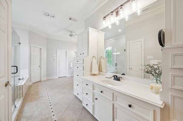 Bathroom, Dual Sink Vanities, Interior, Recessed Lighting