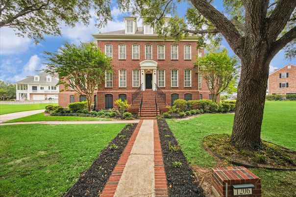 Backyard, Exterior, Facade, Brick Facade, Georgian