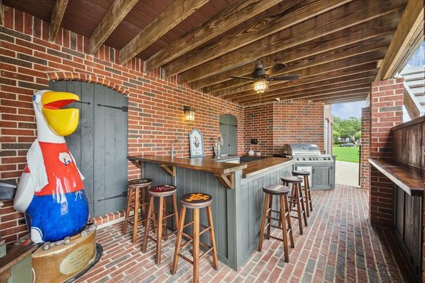 Exterior, Stone Walls, Wooden Beams