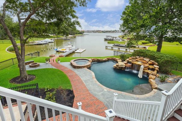 Exterior, Pool, Water