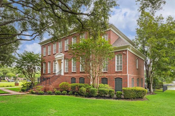 Exterior, Facade, Brick Facade, Georgian