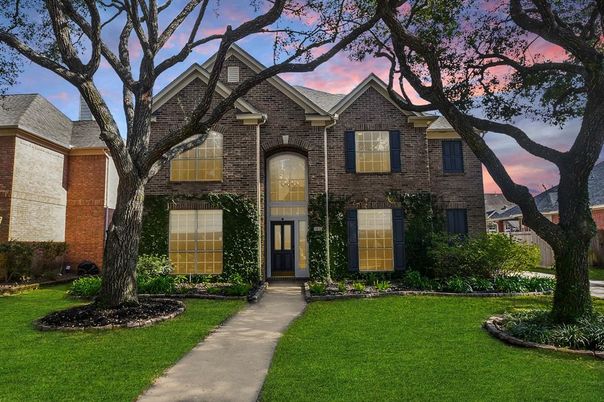 Exterior, Facade, Brick Facade, Brick Traditional