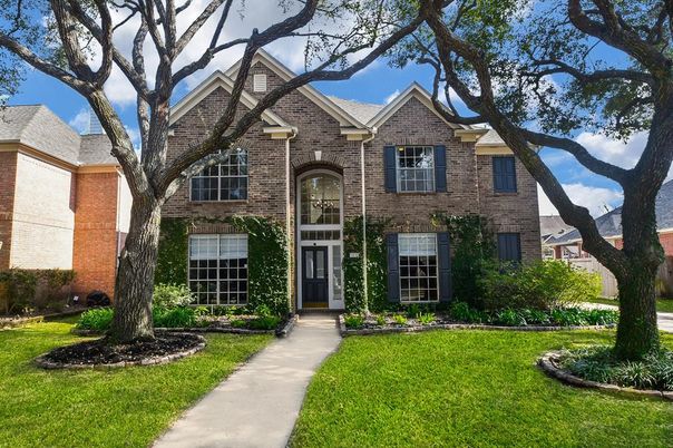 Exterior, Facade, Brick Facade, Brick Traditional