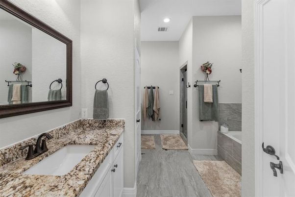 Bathroom, Dual Sink Vanities, Interior, Recessed Lighting