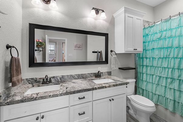 Bathroom, Dual Sink Vanities, Interior