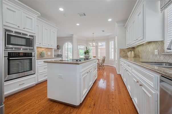 Chandelier, Dining room, Interior, Kitchen, Pendant Lights, Recessed Lighting, Stainless Steel Appliances, Wood Texture Flooring