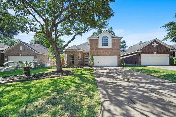 Attached, Backyard, Exterior, Facade, Brick Facade, Ranch