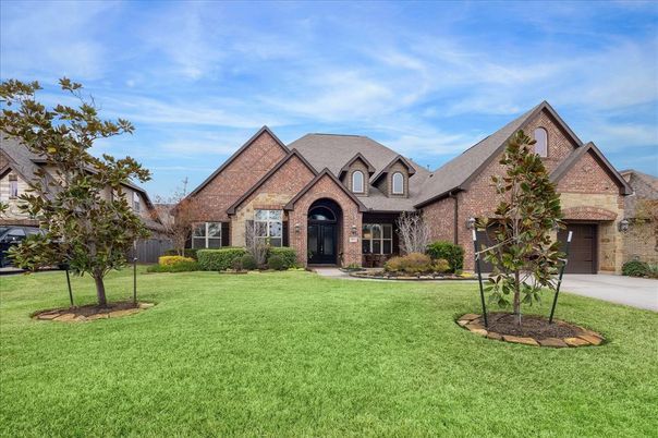 Backyard, Exterior, Facade, Brick Facade, Brick Traditional